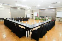 Front One HK Resort Simpang Lima Semarang Hotels in Gajahmungkur