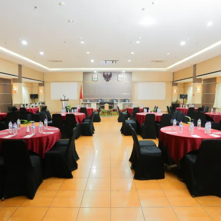 Front One HK Resort Simpang Lima Semarang