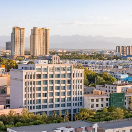 Lavande Hotel (Golmud Bayilu Underground Commercial Street Kunlun Park)
