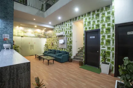Hotel Mayank Plaza-Near IGI Airport Terminal-3
