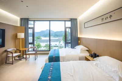 Tingfeng Yinhu · Life Boutique Design Leisure Resort Hotel (Dajinhu) Hotel a The Golden Lake