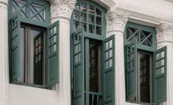 Claude Hotel - Newly renovated