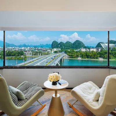 Universal international hotel (Guilin Liangjiang Sihu Elephant Trunk Mountain Branch) Отели рядом с достопримечательностью «Парк Fuboshan»