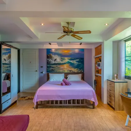 Penthouse Crystal Bay Apartments