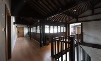yishiliao ancient charm and modern style Homestay (Nanxun Ancient Town Branch)