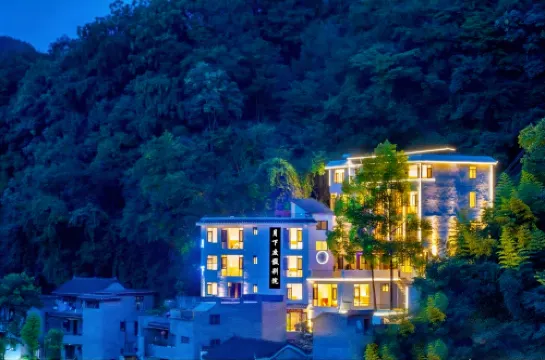 Yuexia Vacation Courtyard (Phoenix Ancient City Branch)