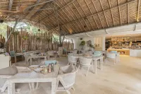 TreeHouse Villas - Adults Only