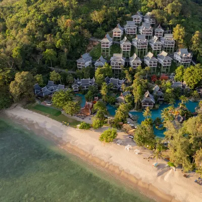 Thavorn Beach Village Resort & Spa Phuket Hoteles cerca de Playa de Kamala