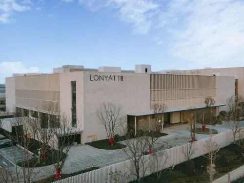 LONYATT HOTEL - parking