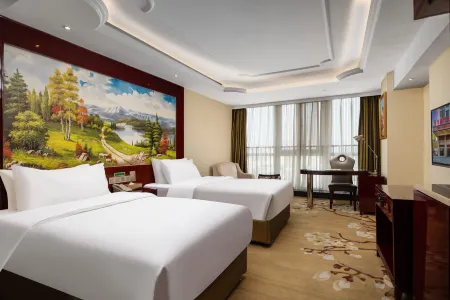 Vienna International Hotel Отели рядом с достопримечательностью «Hubei University of Medicine»