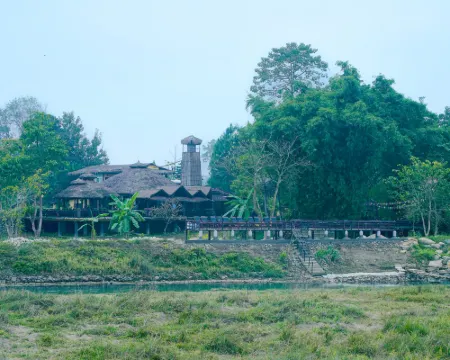 Sapana Village Lodge チトワンのホテル