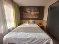 Qingle Homestay (Renmin Road Zhengzhou Sias College)