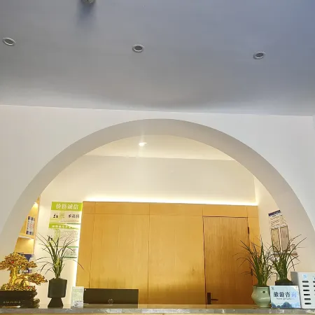 Boji Cai Hot Spring Homestay (Ya'an Zhougong Mountain Hot Spring)