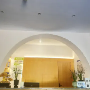 Boji Cai Hot Spring Homestay (Ya'an Zhougong Mountain Hot Spring)