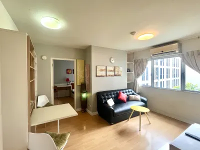 1Br Condo 5 Min to BTS 1000Mbps Fiber Wi-Fi Great Location Hotels in Bangkok