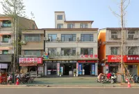 Jingzhou Delicacy and Warm·Gardenia Blossom Hotel (Changjiang University)