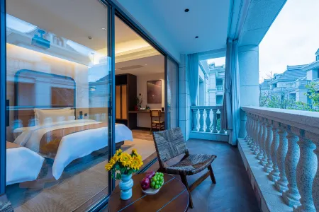 Nantingyi Hotel (Haigeng Dam Branch), Dianchi Lake National Tourist Resort, Kunming, Yunnan, China Отели рядом с достопримечательностью «Kunming Xishan Scenic Resort»