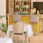 E L Westensee Resort - bar