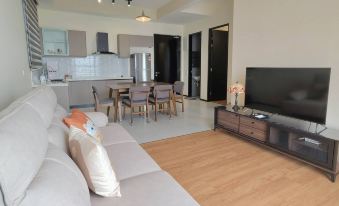 Leisure City NightView 2BR Urban Suites Georgetown