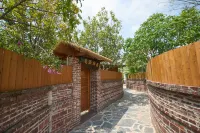 Gaozhou Huatianmei Wenquan Homestay