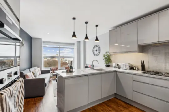 Bright-on Heights F4