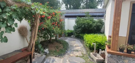 Weishan Island Qingfeng Homestay Отели рядом с достопримечательностью «Tomb of Weizi»