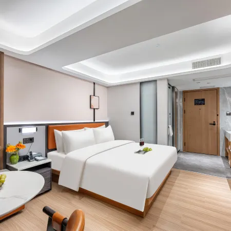 Dingshe Hotel (Yongqingfang, Shamian Island, Guangzhou) Отели рядом с достопримечательностью «Залив Литчи»