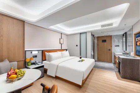 Dingshe Hotel (Yongqingfang, Shamian Island, Guangzhou) Отели рядом с достопримечательностью «Bai'etan River View»