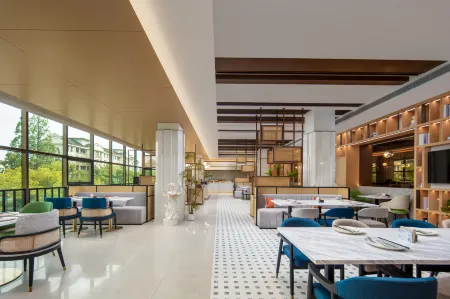 Hilton Garden Inn Shanghai Jiading Отели рядом с достопримечательностью «Jiading Wistaria Garden»