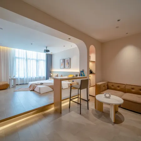 Lis Future Hotel (Huaining Dechen Times Square)