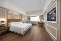 維也納國際酒店（東興市高鐵站二橋口岸店） 鄰近百業東興東盟紅木文化街紅木文化體驗館的酒店