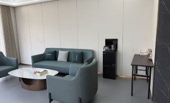 Xinhai International Hotel (Tianshui South Station Shengda Plaza Branch)