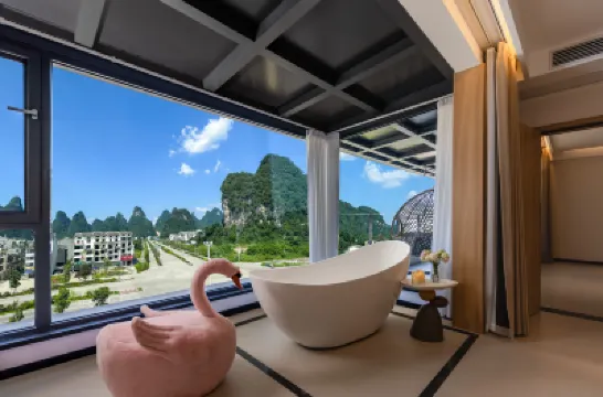 Yangshuo Yulong Yunshui Hotel (Lansheng Bridge Wharf Branch by Yulong River) โรงแรมใกล้หมู่บ้านเต่า