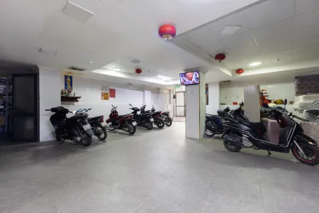 Vega Hanoi Hotel - Apartment Отели рядом с достопримечательностью «Hanoi University of Science and Technology»