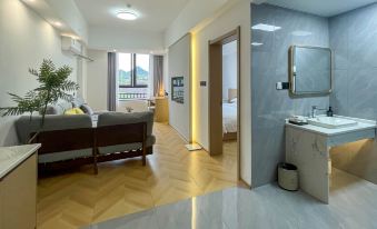 Holiday Inn Flower Tour