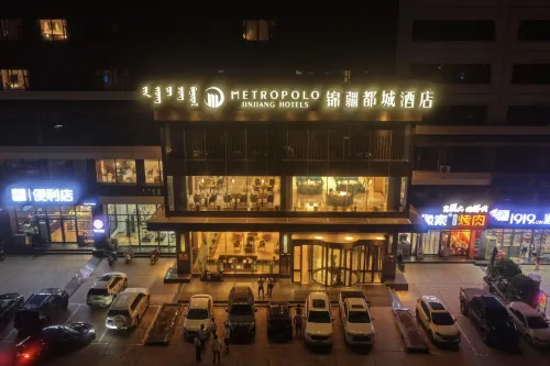 錦疆都城飯店（阿拉善左旗店） - 停車場
