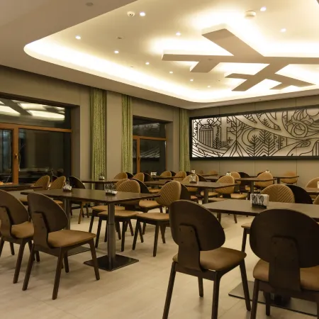 Genhe Aoluguya Right Bank Resort Hotel