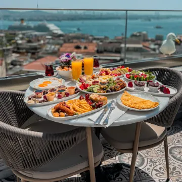 Meroddi Barnathan Hotel Отели рядом с достопримечательностью «Галата»