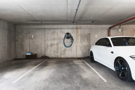 Large luxurious apartment with private terrace and parking Отели в г. Берген