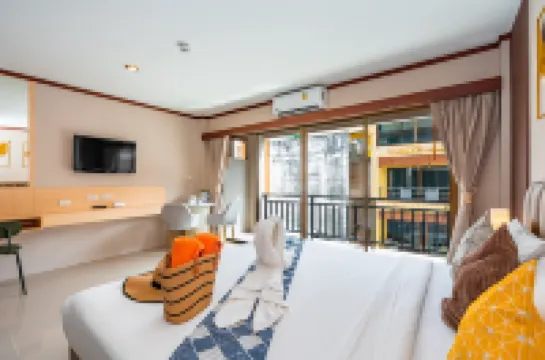 The Outdoor Kata Hotel โรงแรมใกล้Nook Dee