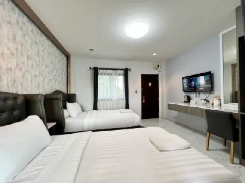 Sherlyn Hotel & Cafe 랏차타니 대학 주변 호텔