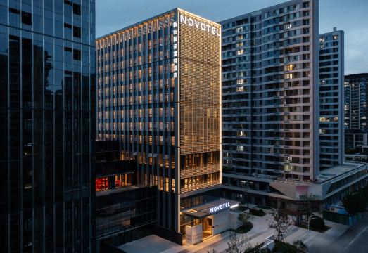 노보텔 쯔보 로비 디자인