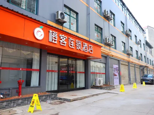 Chengke Hotel (Fengcheng Railway Station Jinma Decoration City)