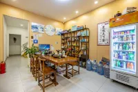 Yangyi Projection Courtyard Homestay (Jiujiang Railway Station Seventh Middle School)