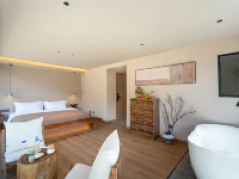 Yujian Mountain Snow Mountain Homestay Hotels in Deqin