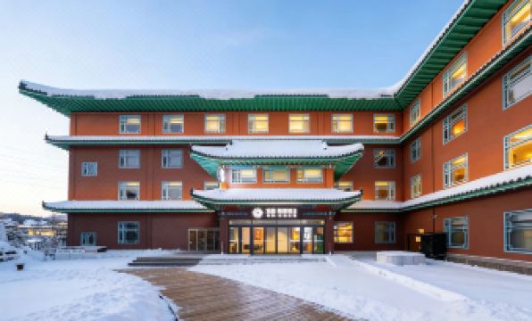 Floral Banlan Hotel (Yanji Korean Folk Village)