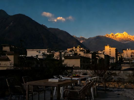 Huayuan Hotel (Mount Siguniang Scenic Area)