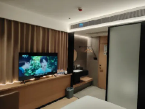 Zhongfu Riverview Hotel