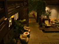 Yangguang lijiang Courtyard Hotels near Lijiang Ancient Town - South Gate Square