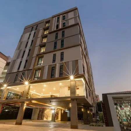 IMPRESS Hotel HUAI Khwang Отели рядом с достопримечательностью «Станция метро Huai Khwang»
